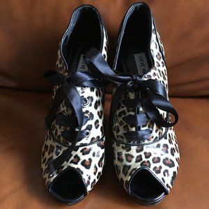STEVE MADDEN Leopard Print Open Toe Lace Up Pumps Size 7.5